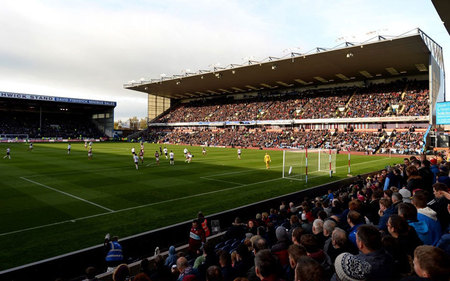 的步伐迅速 的步伐迅速